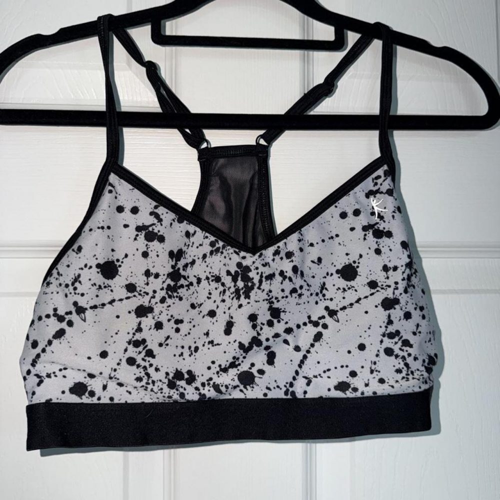 Black & white splatter print sports bra with built in padding #activewear #worko